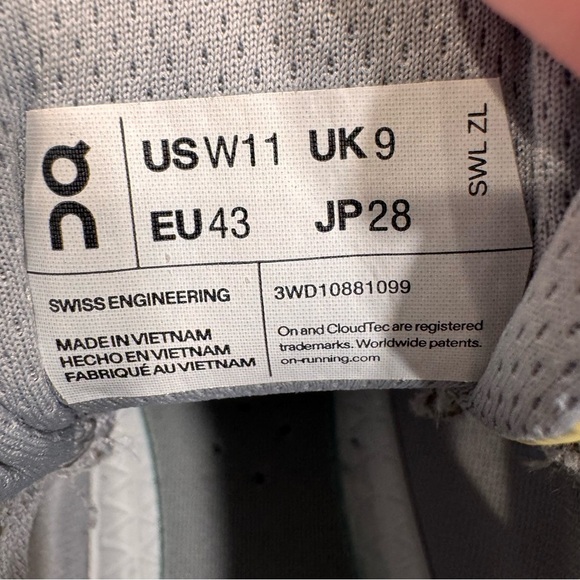 ON Cloudtrax Waterproof women’s Hiking / running Shoe green & gray size 11 - Picture 6 of 10